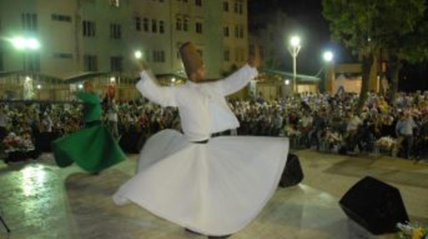 Semazen G&ouml;sterisi B&uuml;y&uuml;ledi