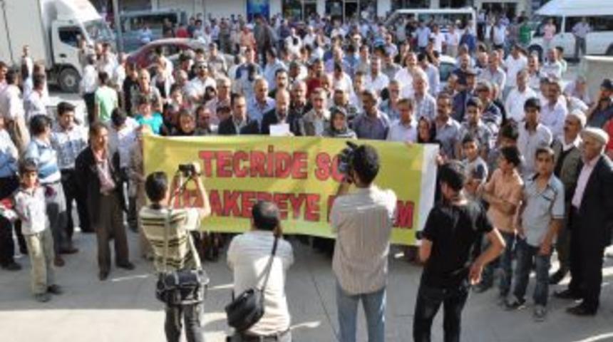 Avukatların &Ouml;calan&rsquo;la G&ouml;r&uuml;şmemesi &Uuml;zerine, Hakkari&rsquo;de Y&uuml;r&uuml;y&uuml;ş Ve Oturma Eylemi