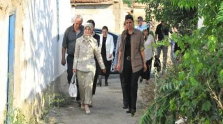 Sare Davutoğlu&rsquo;ndan Muhta&ccedil; Ailelere Ziyaret