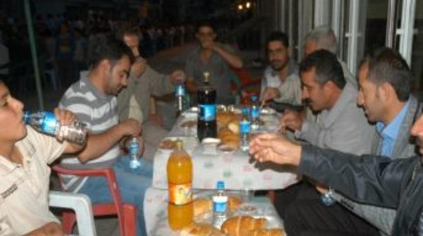 Başkale Belediyesi’nden İftar Yemeği