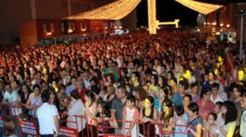 Yeni T&uuml;rk&uuml;&rsquo;den Unutulmaz Konser