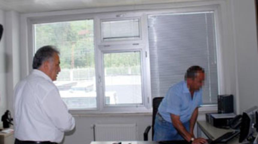 Bakan, memuru oyun oynarken yakaladı