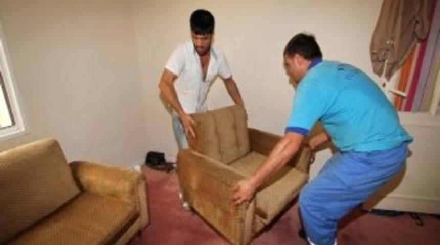 Konak Belediyesinden Afgan Ailelere Yardım