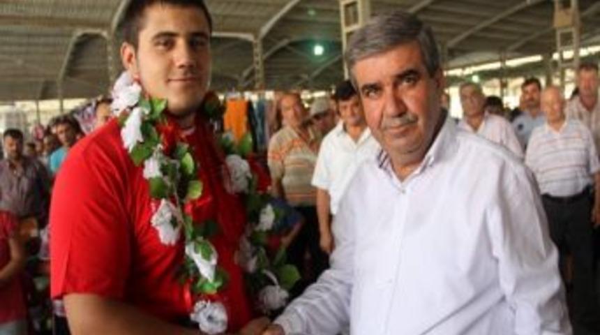 Pehlivanlar Altın İle &Ouml;d&uuml;llendirildi