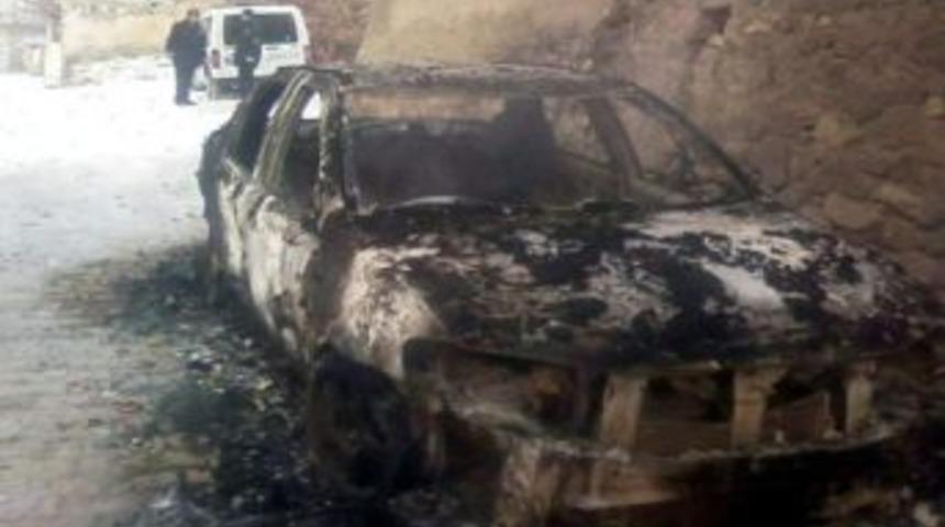 Doktorun Aracını Kundaklayan Ş&uuml;pheliyi, İ&ccedil;tiği Sigaranın İzmariti Ele Verdi