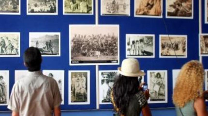 Katledilen Dedelerinin Fotoğraflarını G&ouml;r&uuml;nce G&ouml;zyaşlarını Tutamadılar