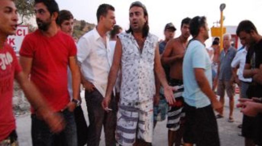 Tekneciler Yolu Trafiğe Kapadı