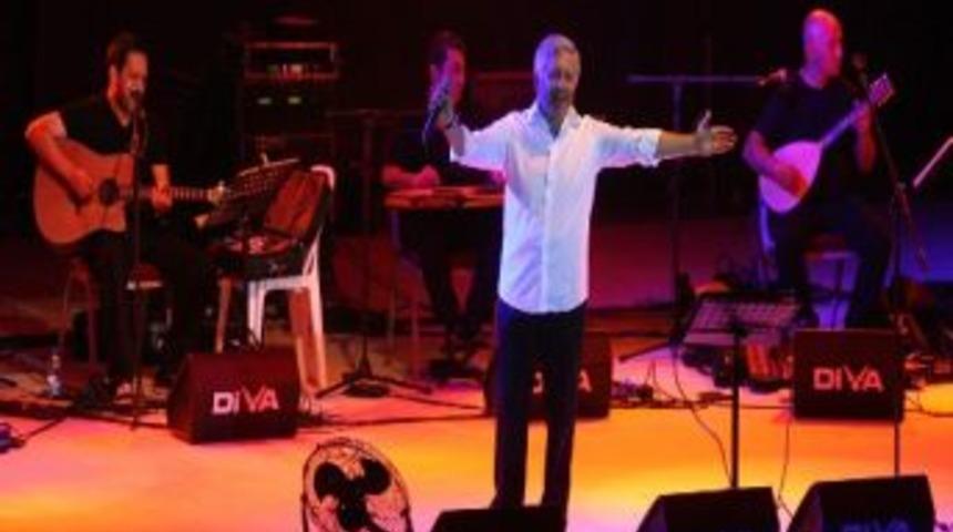 Livaneli Söyledi Çeşme Coştu