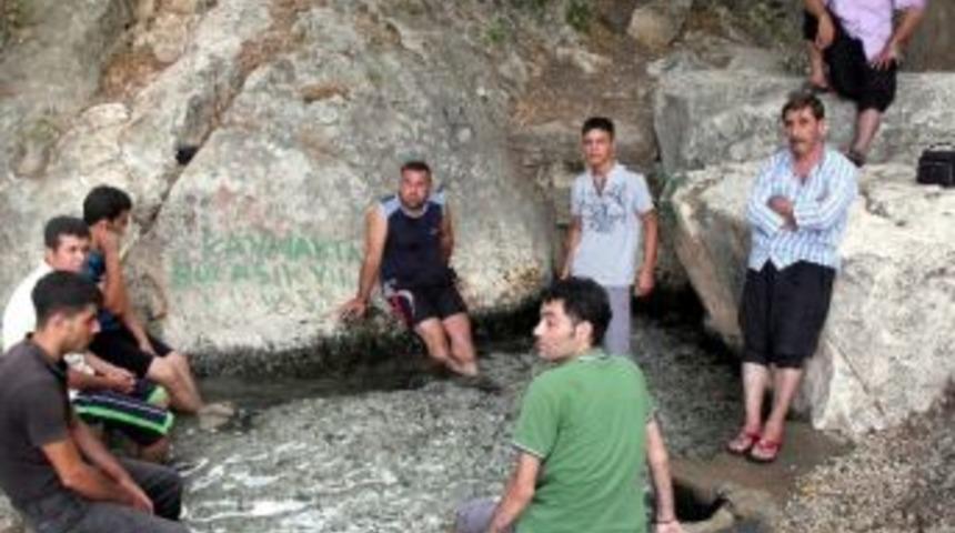 Yavuzeli&rsquo;de Sıcaklardan Bunalan G&ouml;le Koştu