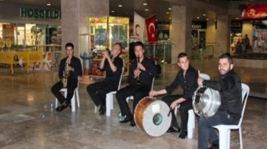 Urla Cumhuriyet Meydanında Ramazan Keyfi