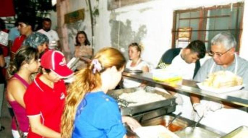 Ak Partili Vekiller Ayvalık&rsquo;ta İftar Yemeğine Katıldı