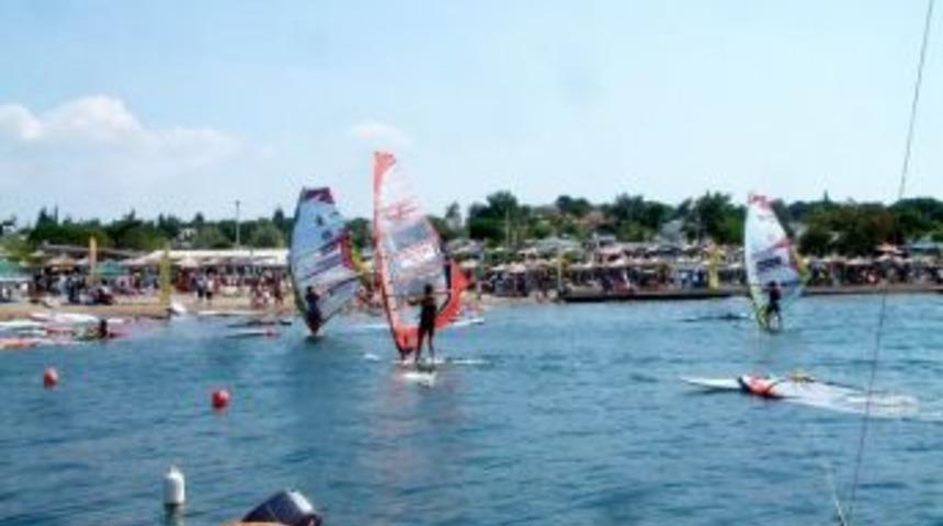 Pegasus Vindsurf Ligi 2. Ayak Yarışları G&ouml;me&ccedil;&rsquo;te Başladı