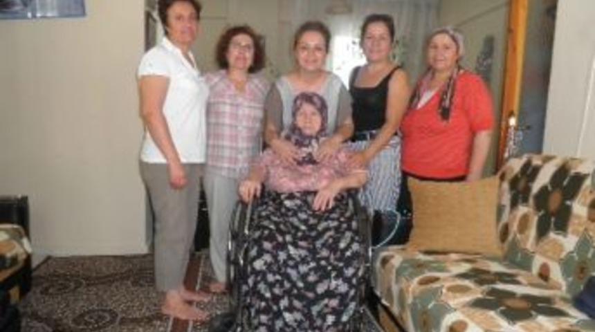 Mavi Melekler 80'lik Yaşlıyı Sevindirdi