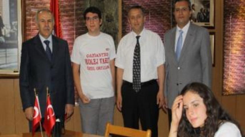 Lys&rsquo;nin &Uuml;&ccedil; Dal Şampiyonu Kaplan&rsquo;a Vali Ata&rsquo;dan &Ouml;d&uuml;l