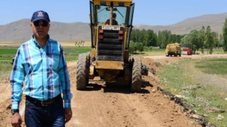 Yakutiye'de K&ouml;y Yollarında Asfaltlama Ve Genişletme &Ccedil;alışmaları Yapılıyor