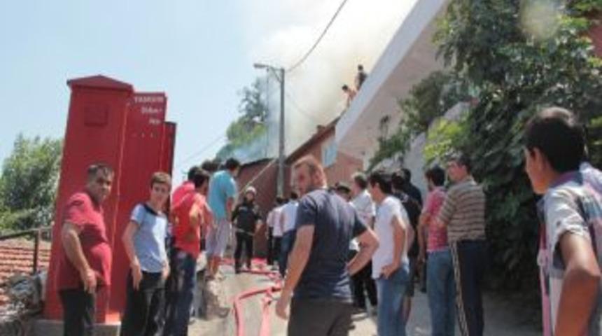 Bursa'da Kopan Elektrik Teli &Uuml;&ccedil; Evi Yaktı