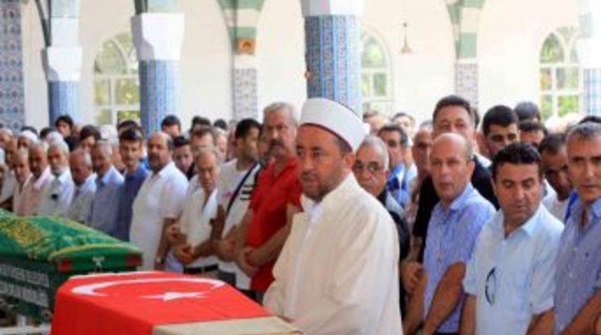 Londra&rsquo;da &Ouml;l&uuml; Bulunan Erkuyumcu, G&ouml;z Yaşları Arasında Toprağa Verildi