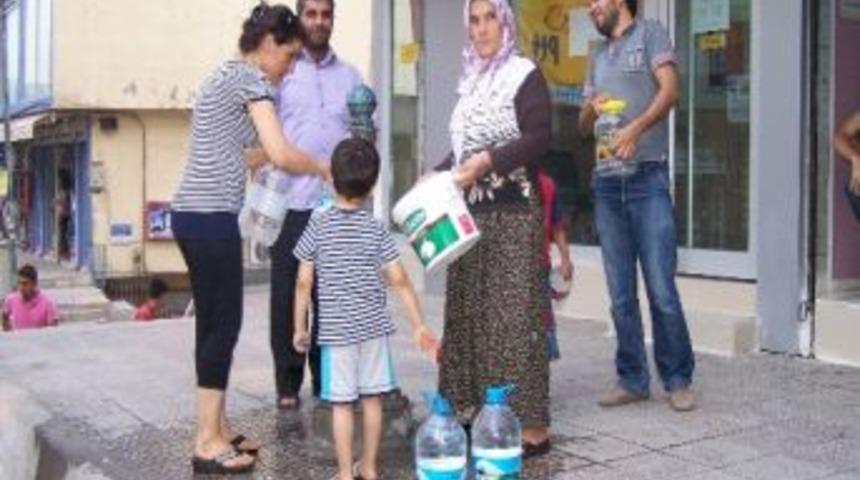 Besni İl&ccedil;esinde Su Kesintileri Yaşanıyor