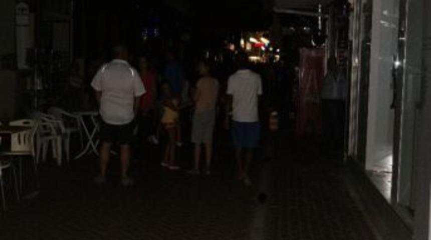 Elektik Kesintilerine Turistler De Anlam Veremedi