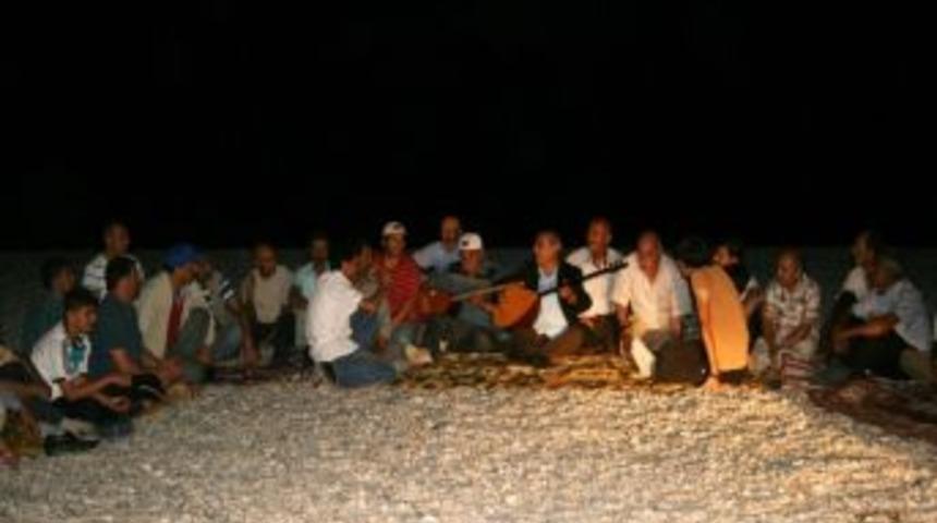 Abyb Van Şubesi &Uuml;yeleri Sahilde İftar A&ccedil;tı