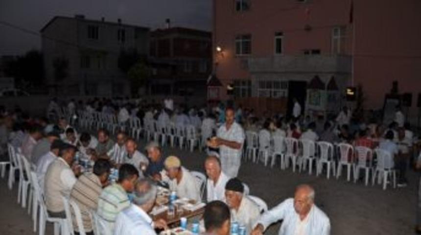 İneg&ouml;l Ak Parti Teşkilatı Vatandaşlarla İftarda Buluştu