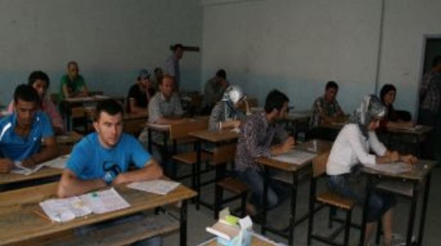 Silvan'da A&ccedil;ık&ouml;ğretim Sınavı Yapıldı