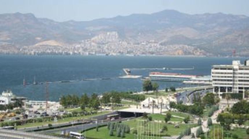 İzmir Sıcaktan Boşaldı Hayalet Şehir G&ouml;r&uuml;n&uuml;m&uuml;n&uuml; Aldı