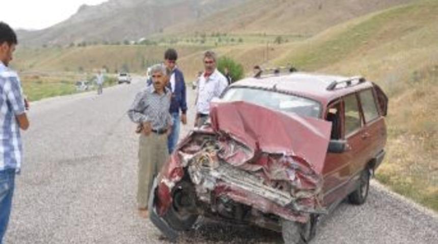 Y&uuml;ksekova'da Trafik Kazası, 5 Yaralı