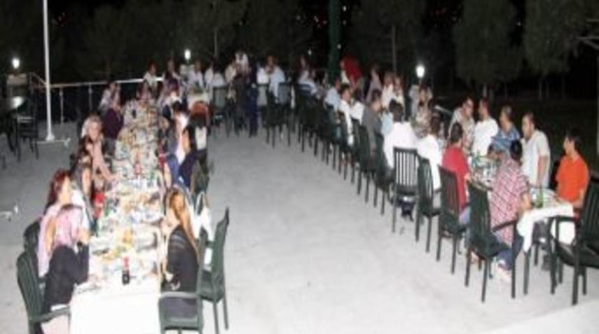 &Uuml;r&uuml;n, Emirdağ&rsquo;da Partisinin İftar Programına Katıldı