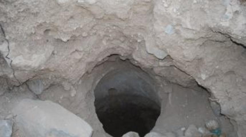 Bir Tarih Yok Oluyor