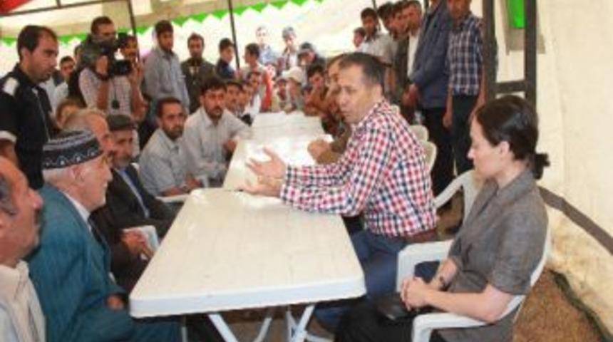 Vali Yerlikaya Melek&rsquo;in Ailesine Taziyede Bulundu