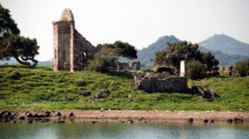 Ayvalık&rsquo;taki Tavuk Adası G&uuml;n Işığına &Ccedil;ıkarılıyor