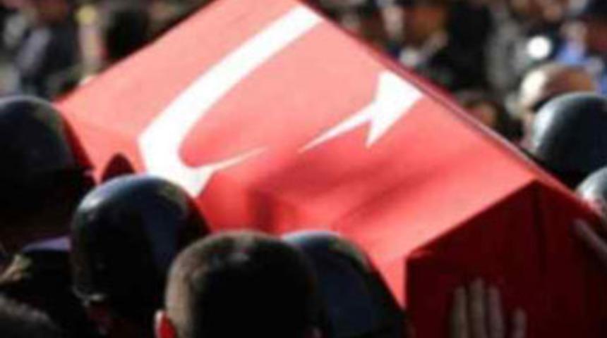 Askeri ara&ccedil; devrildi; 2 şehit