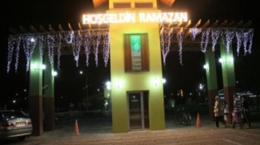 Akhisar Sokakları &ldquo;hoşgeldin Ramazan&rdquo; Yazılarıyla S&uuml;slendi