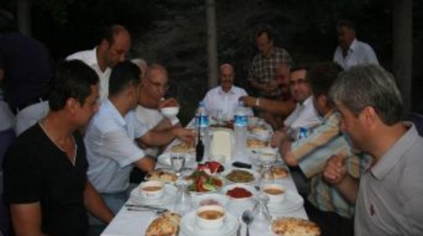 Ak Parti Karab&uuml;k İl Başkanlığı&rsquo;ndan İftar Yemeği