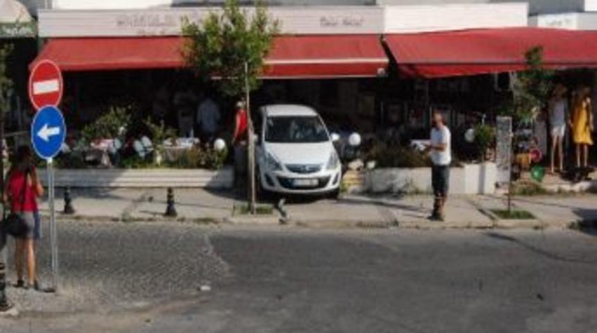 Fireni Patlayan Ara&ccedil; Restorana Girdi