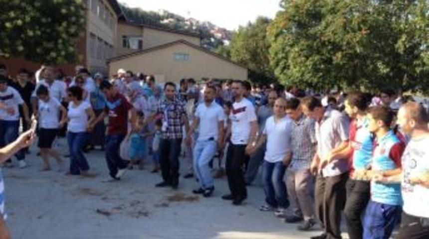 Trabzonspor Taraftarları &lsquo;hali&ccedil;&rsquo;i Yaktı&rsquo;