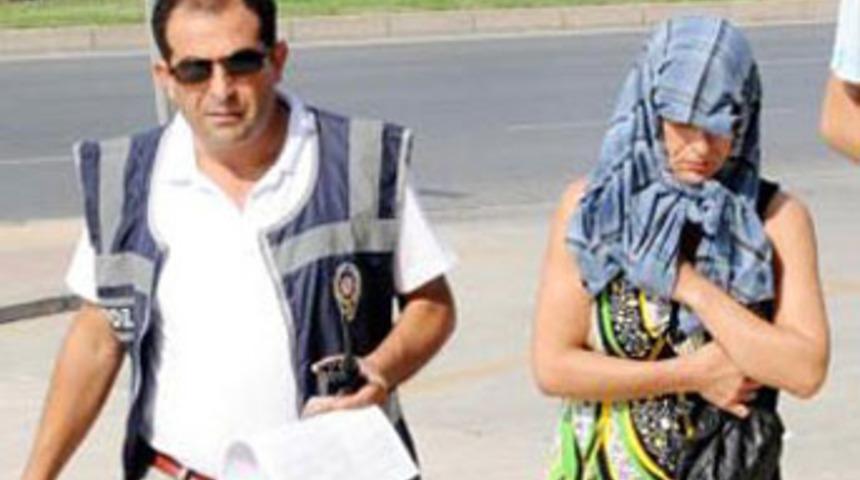 Arkadaşını fuhuşa zorladı