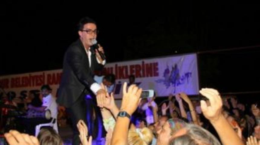 Burdur'da Yılmaz Morg&uuml;l fırtınası esti