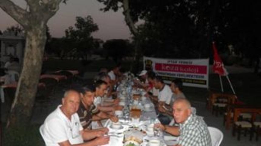 Futbolcular iftarda buluştu