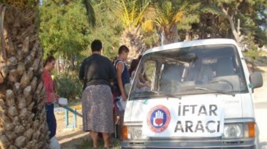 Urla&rsquo;yı Tanıtma Derneği Her G&uuml;n 300 Kişiye Iftar Veriyor