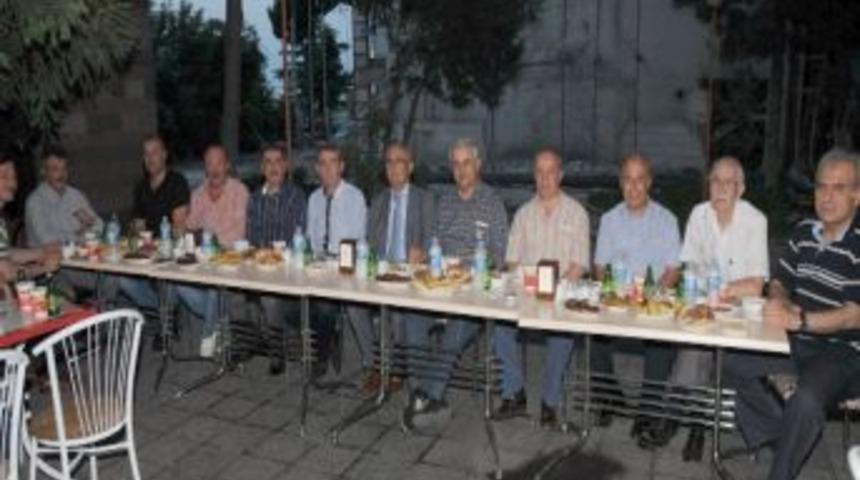 Başkanlar Esnaf Sofrasında