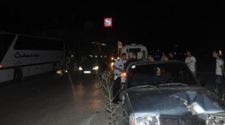 Trafik Kazasında &Uuml;&ccedil; Kişi Yaralandı