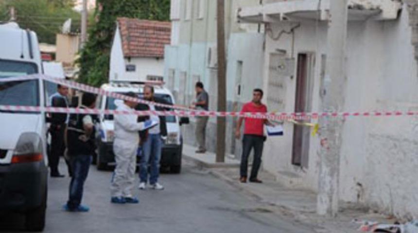 Eşini ve sevgilisini &ouml;ld&uuml;rd&uuml;