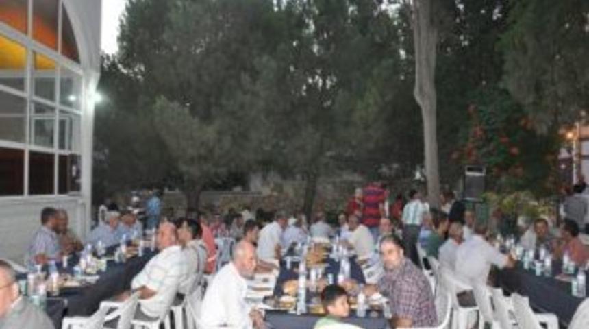 &Ouml;ğretim &Uuml;yesi Erdağ Doğduğu Beldede İftar Yemeği Verdi