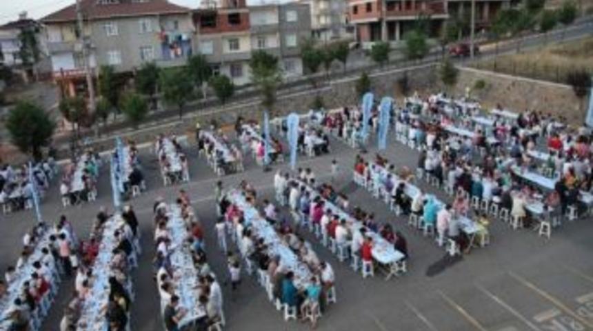 &Ccedil;ayırova'da Mahalle İftarları Devam Ediyor