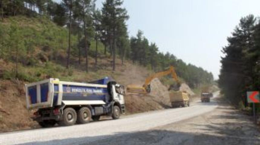 Acıpayam'ın '&Ouml;l&uuml;m Noktası'nda Yol Genişletme &Ccedil;alışmaları Başladı