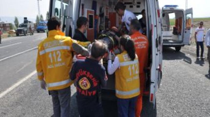 Erzurum'daki Kazada Yaralanan Kamyonet S&uuml;r&uuml;c&uuml;s&uuml; Hayatını Kaybetti