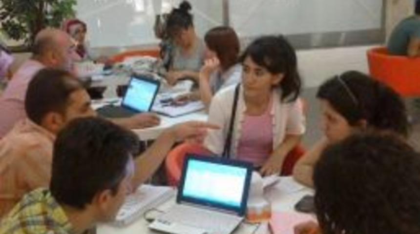 G&ouml;n&uuml;ll&uuml; Eğitimcilerden &Ouml;ğrencilere Tercih Desteği