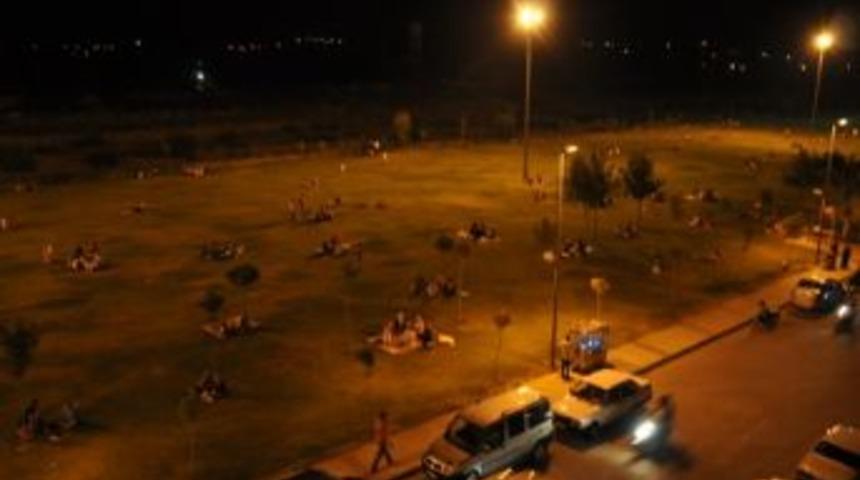 Sıcaktan Bunalan Vatandaşlar Parklara H&uuml;cum Ediyor